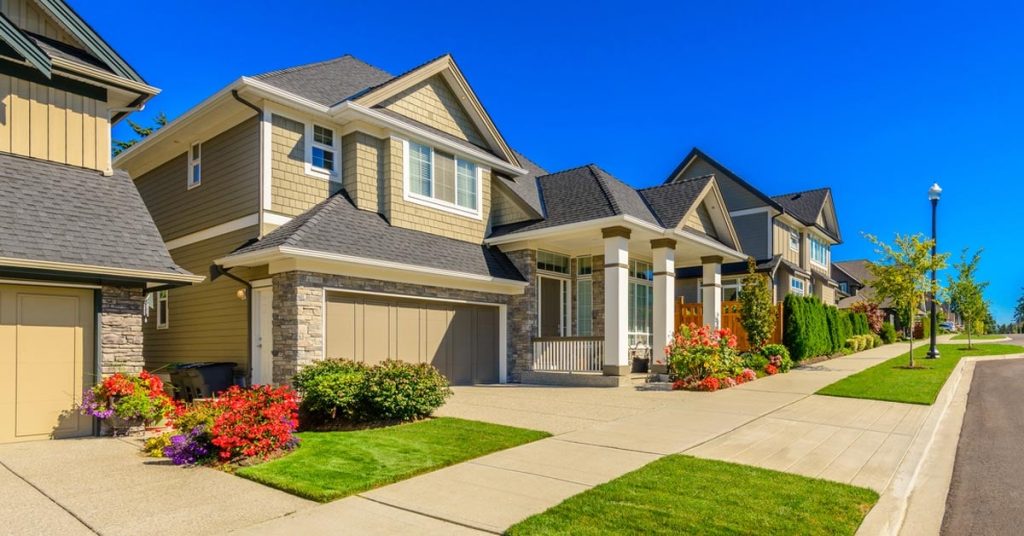 Selling a House on the Market vs. Cash Offer: Which Is the Quicker Option?
