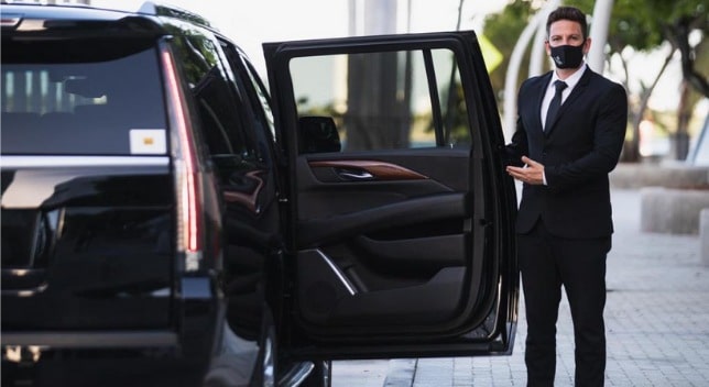 The Benefits of Choosing a Town Car for Corporate Transportation