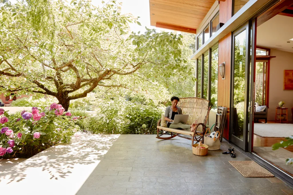 Enjoy a Peaceful Living Experience with Fully Furnished Rooms for Rent